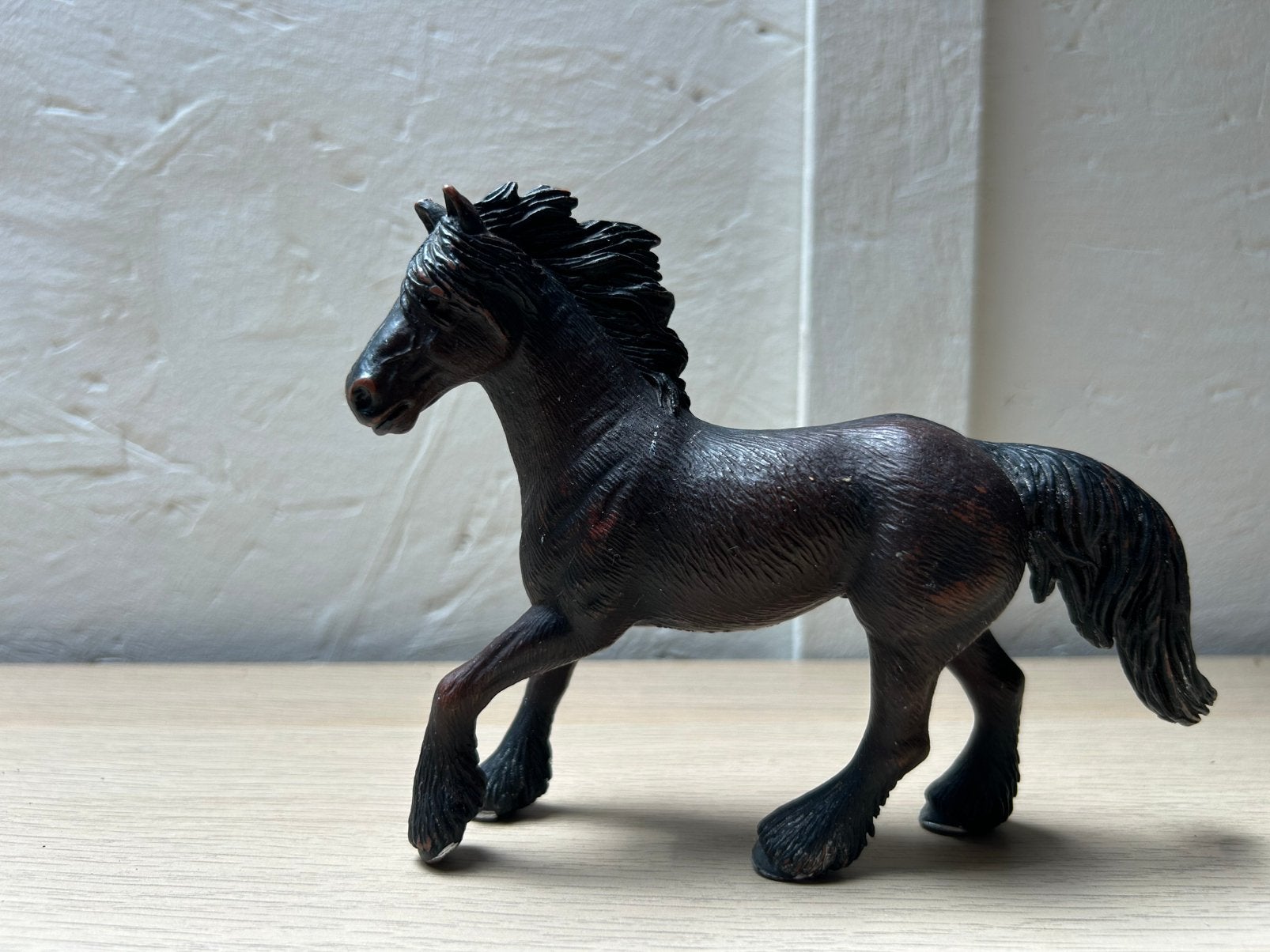 Schleich Friese merrie, Ophalen of Verzenden, Zo goed als nieuw, Paard, Beeldje of Figuurtje