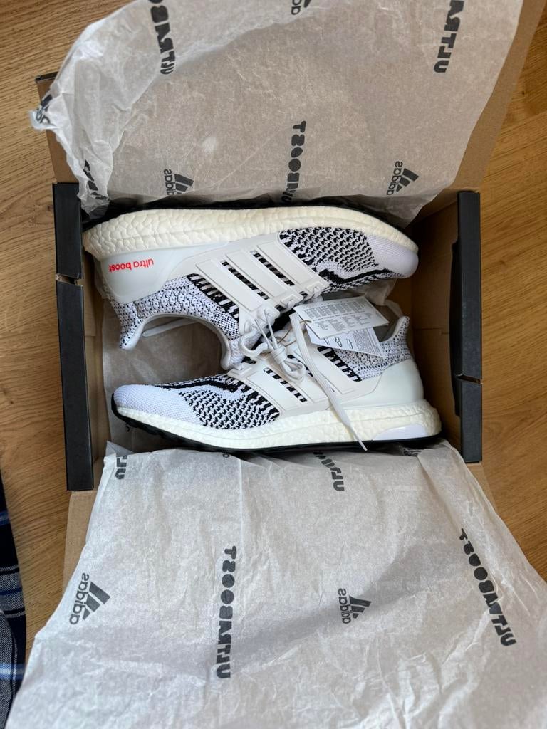 Adidas ultra boost zebra maat 43 1/3, Kleding | Heren, Schoenen, Verzenden, Nieuw, Wit, Sneakers of Gympen