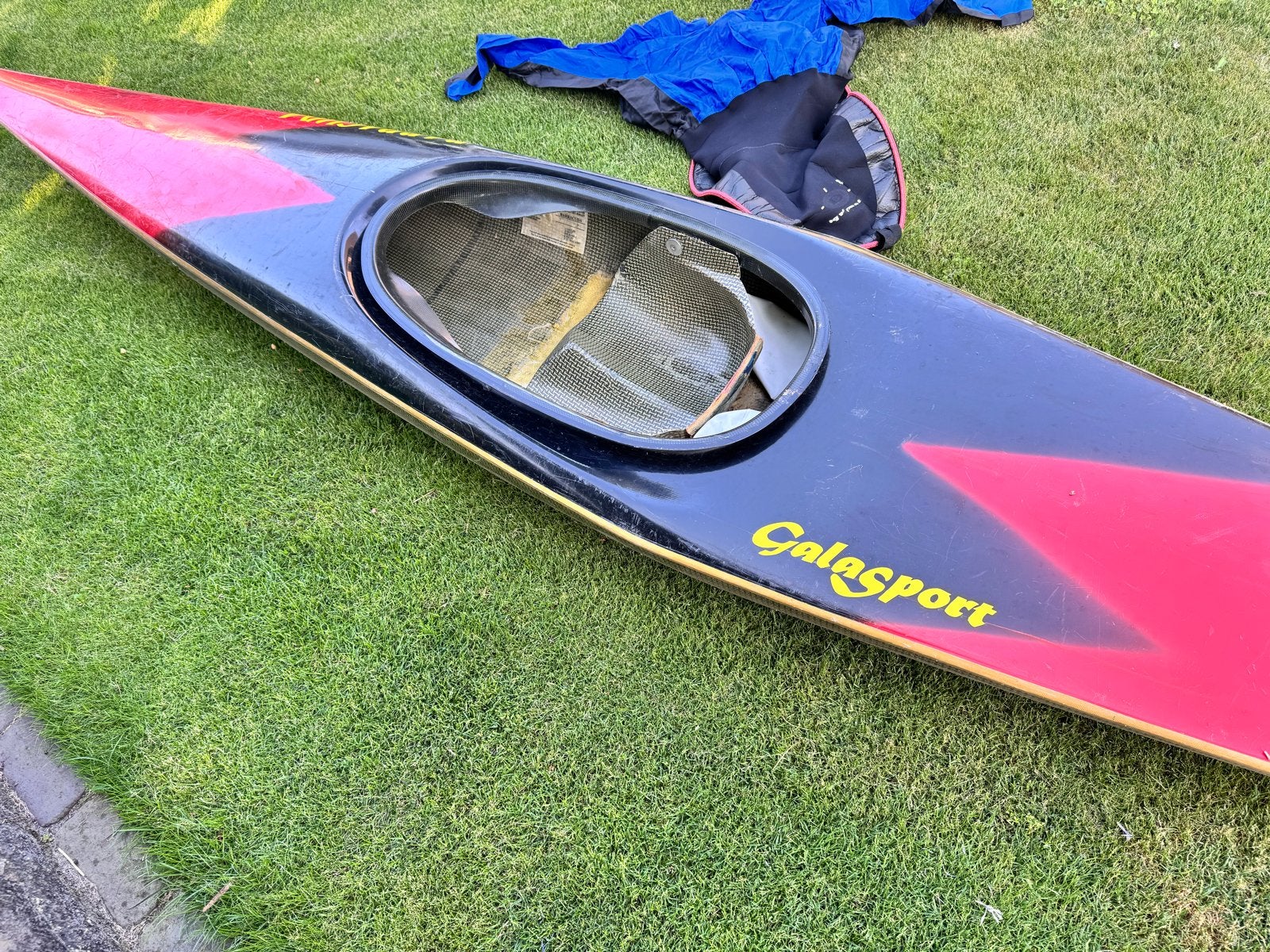 GalaSport Barracuda Slalom Kajak, met spatzeil, Watersport en Boten, Ophalen, Zo goed als nieuw, Eén persoon, Kajak