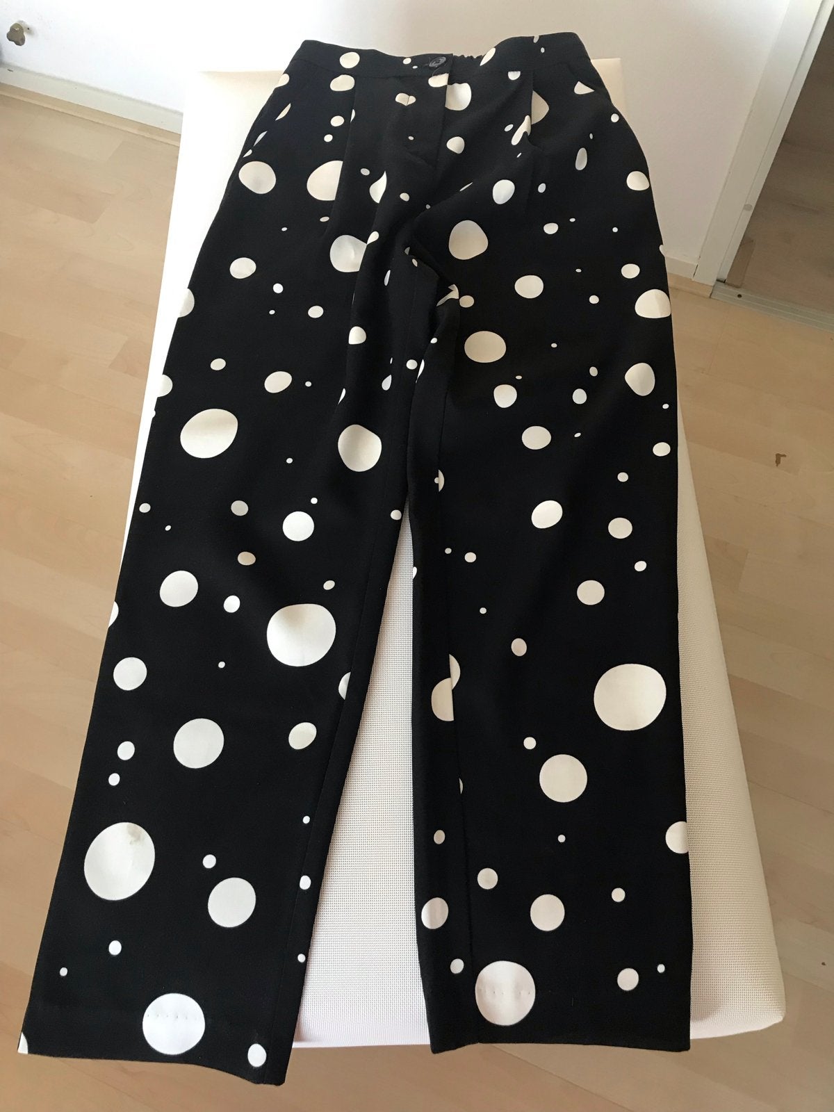 Zwarte broek met witte stippen, Zwart, Zo goed als nieuw, Lang, Ophalen