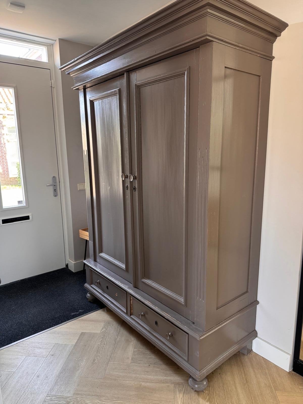 Rustieke Franse linnenkast, Ophalen
