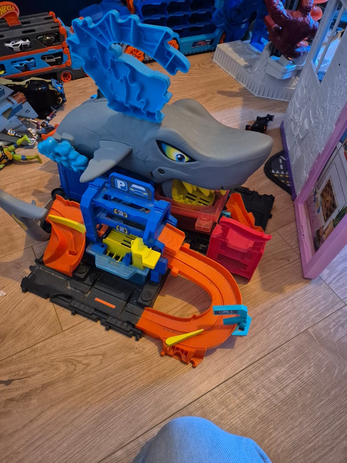 Hot wheels ultimate shark car wash, Ophalen, Zo goed als nieuw, Handmatig, Hot Wheels