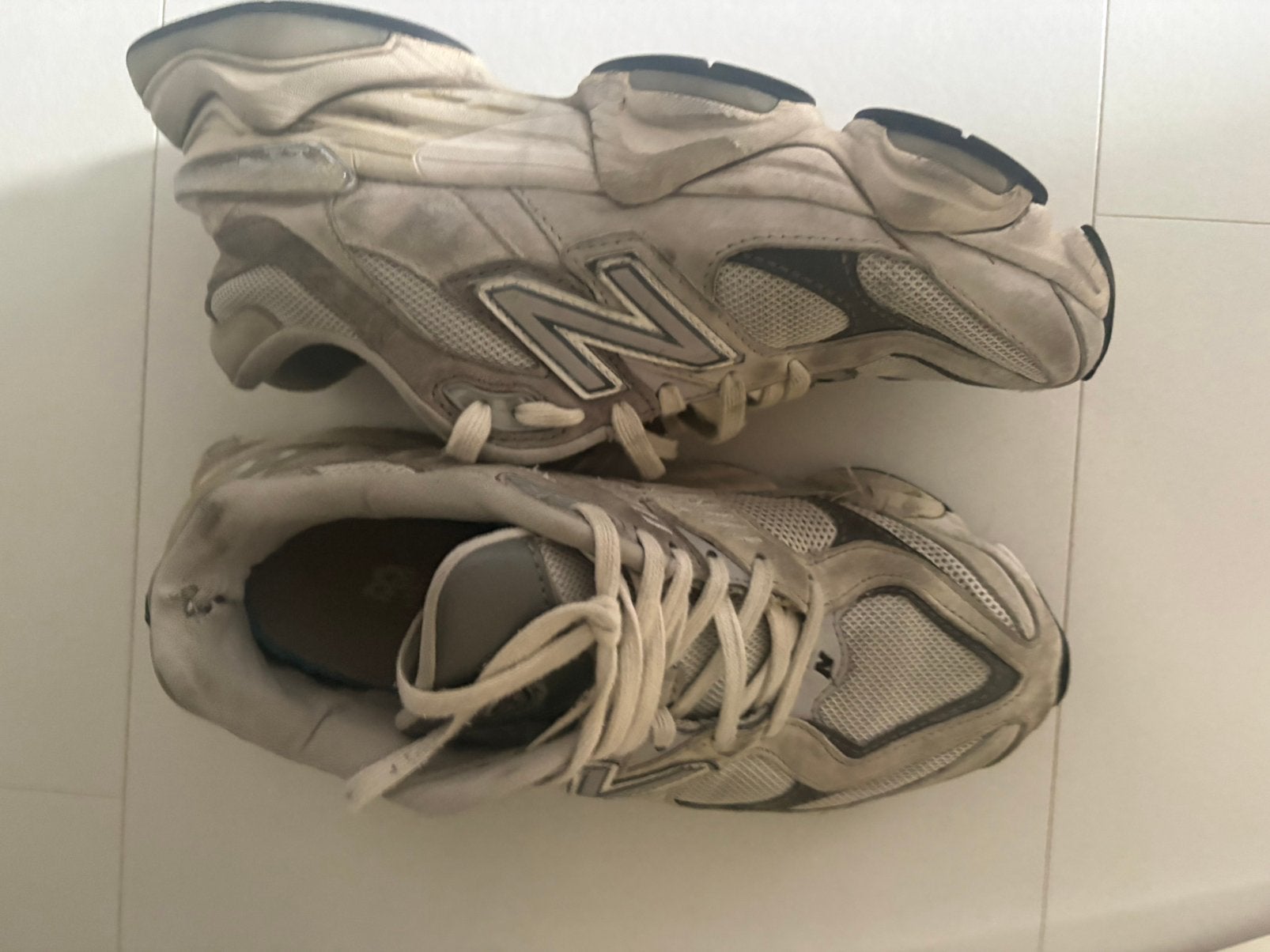 Grijs  new balance 9060 vandaag en morgen nog voor de laagst, Ophalen of Verzenden, Zo goed als nieuw, Grijs, Sneakers of Gympen
