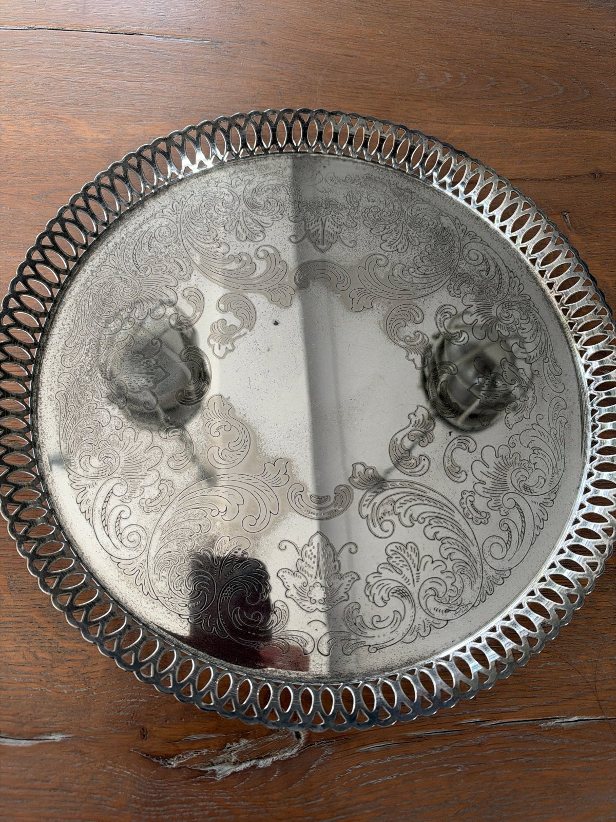 Decoratief zilverkleurig dienblad met sierlijke details, Antiek en Kunst, Ophalen of Verzenden