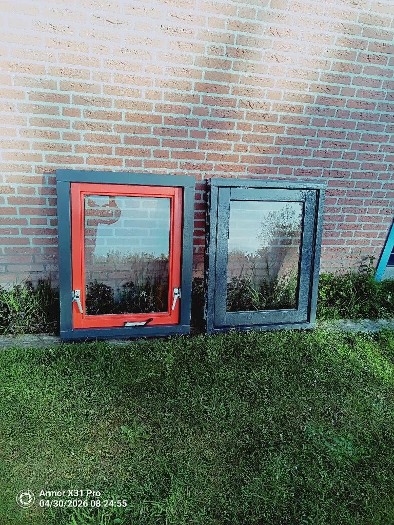 2 gebruikte kozijnen met raam, Gebruikt, Raamkozijn, Inclusief glas, 75 tot 150 cm