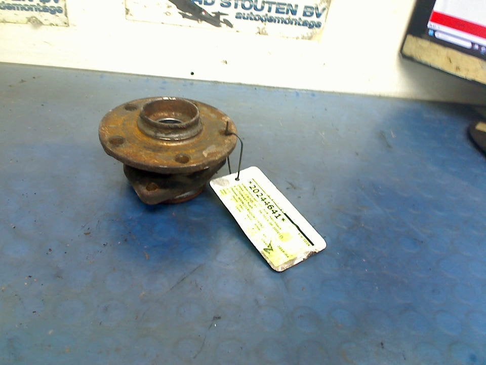 Fusee Links Voor Volkswagen Golf VII (AUA) (2013-04/2020-08), Gebruikt, Volkswagen, Volkswagen AG, Kundenbetreuung@volkswagen.de