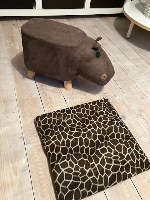 kindermeubel Nijlpaard en giraffe kussen kinderkamer zitje, Kinderen en Baby's, Kinderkamer | Tafels en Stoelen, Ophalen of Verzenden