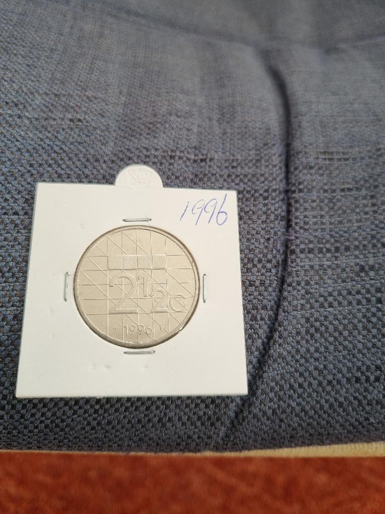 Nederland: een zeer mooie nikkelen 2,5 gulden munt uit 1996., Verzenden, Koningin Beatrix, 2½ gulden, Losse munt