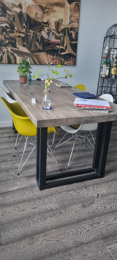 Eettafel, hout, zwart stalen onderstel, Huis en Inrichting, Tafels | Eettafels, Gebruikt, Scandinavisch - Robuust - Landelijk - Modern