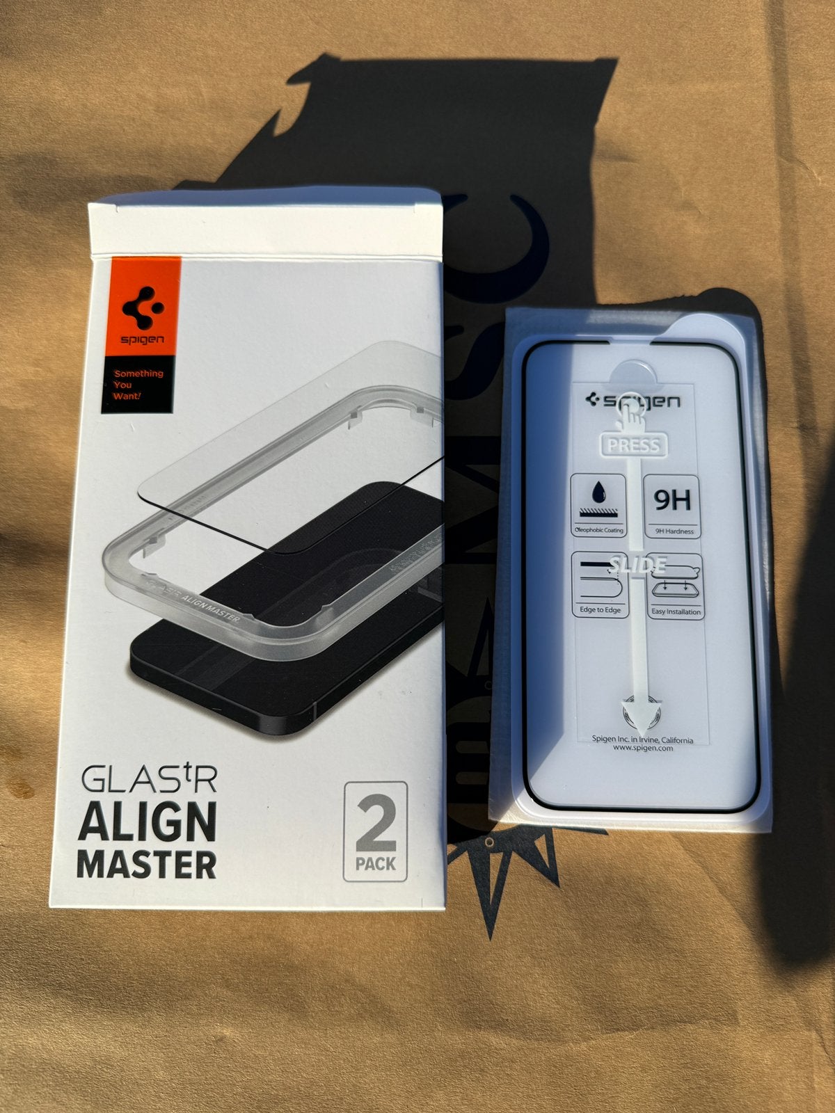 Spigen Iphone 13 Pro / 14 , Screenprotector Nieuw, Ophalen of Verzenden, Zo goed als nieuw, Bescherming
