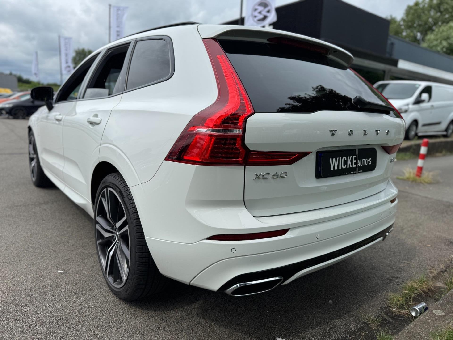 Volvo XC60 2.0 T8 Twin Engine AWD Inscription Pano Plug in C, Automaat, Dealer onderhouden, Gebruikt, 4 cilinders