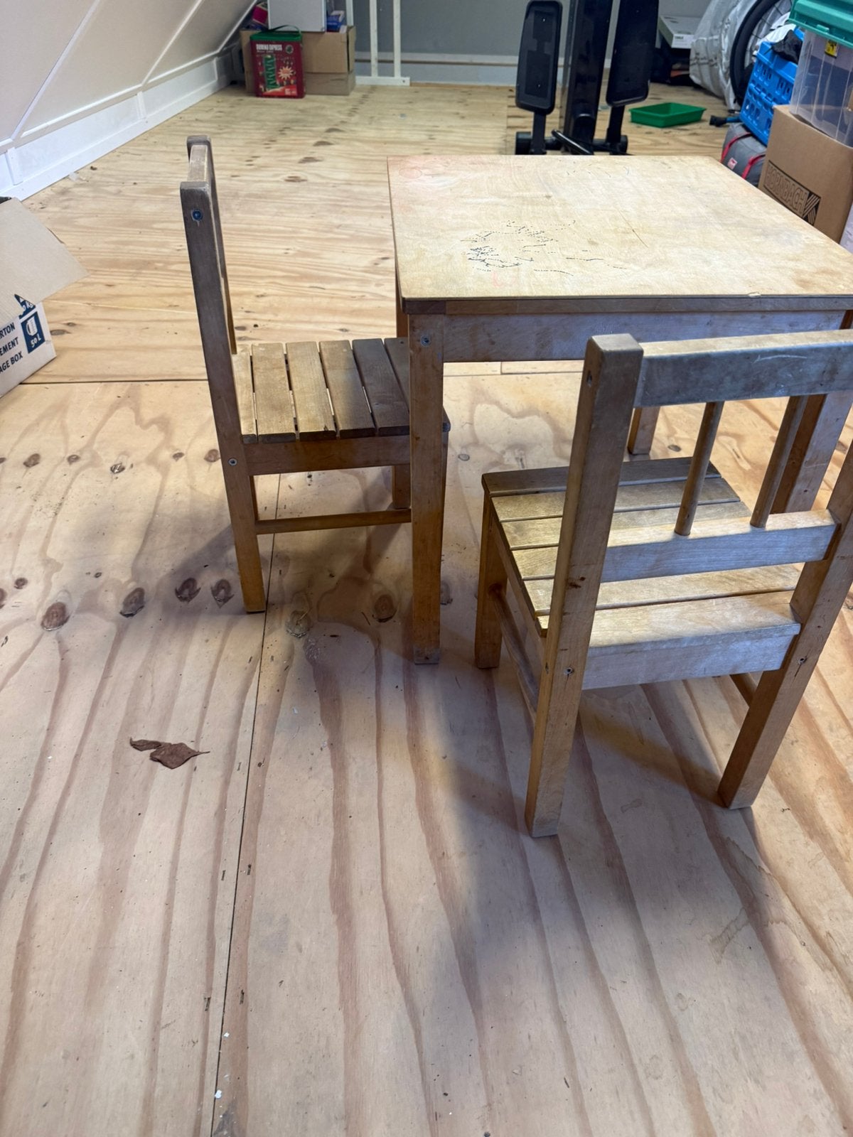 Kinder tafel en stoeltjes, Kinderen en Baby's, Kinderkamer | Tafels en Stoelen, Ophalen of Verzenden, Gebruikt, Tafel(s) en Stoel(en)
