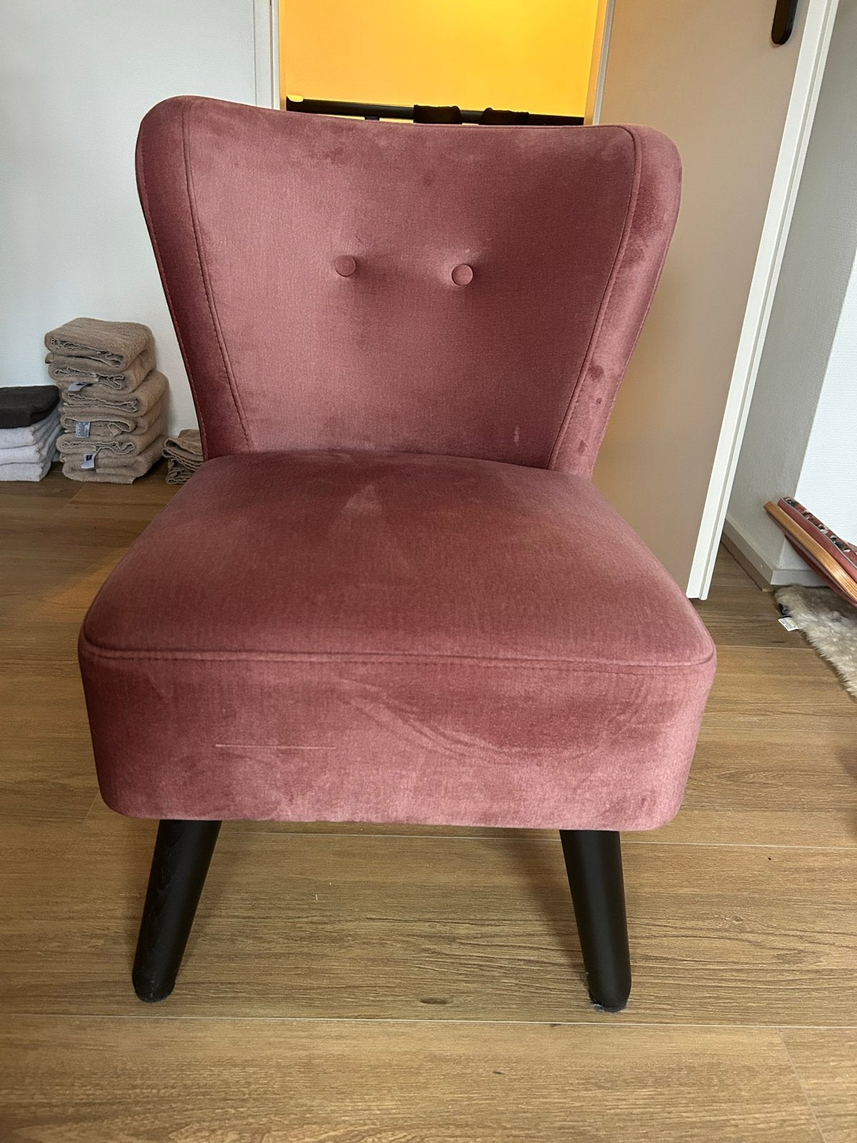 Fauteuil in trendy roze stof, Ophalen, Minder dan 75 cm, Zo goed als nieuw, 50 tot 75 cm