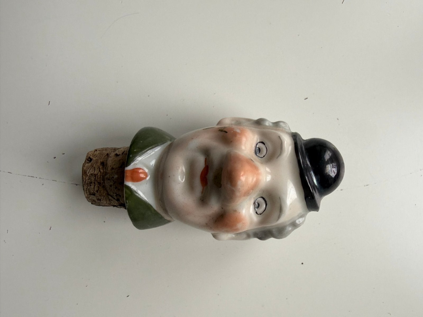 Antieke Flesstopper Man met Bolhoed en Groene Kraag, Ophalen of Verzenden