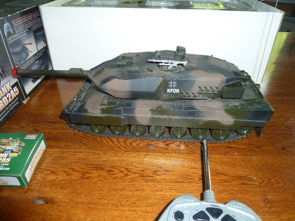 Academy RC Battle tank Leopard 2a5 40 mhz compleet in doos, Ophalen of Verzenden, Gebruikt