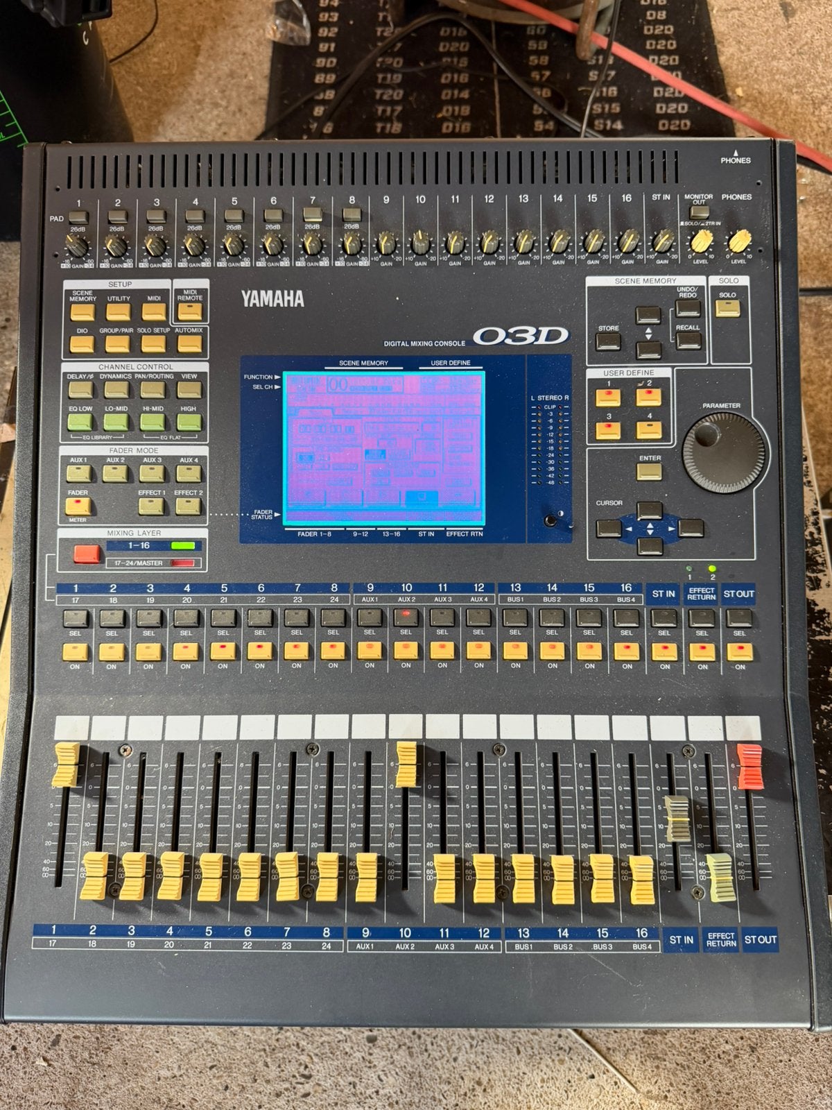 Yamaha 03D mixer, Muziek en Instrumenten, Mengpanelen, Ophalen, Zo goed als nieuw, 10 tot 20 kanalen, Microfooningang