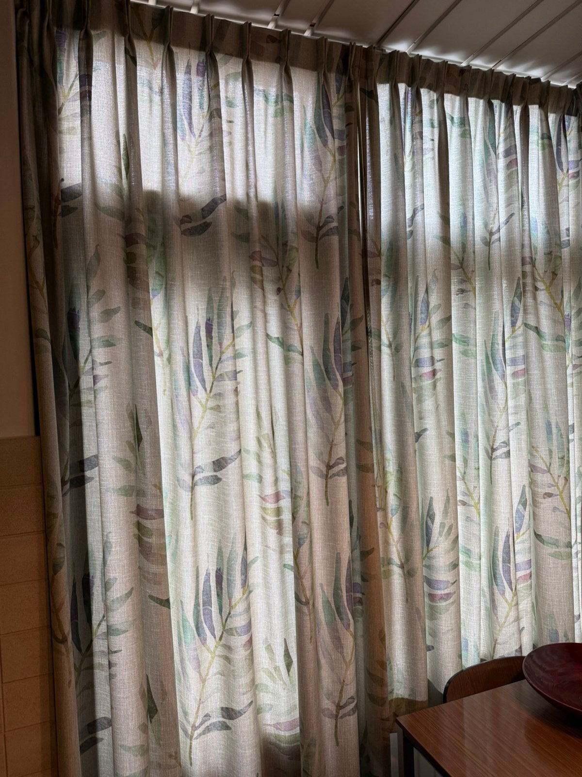 Mooi gordijn met bladmotief 90 x 190 cm, Huis en Inrichting, Ophalen of Verzenden, Zo goed als nieuw, 50 tot 100 cm, 150 tot 200 cm