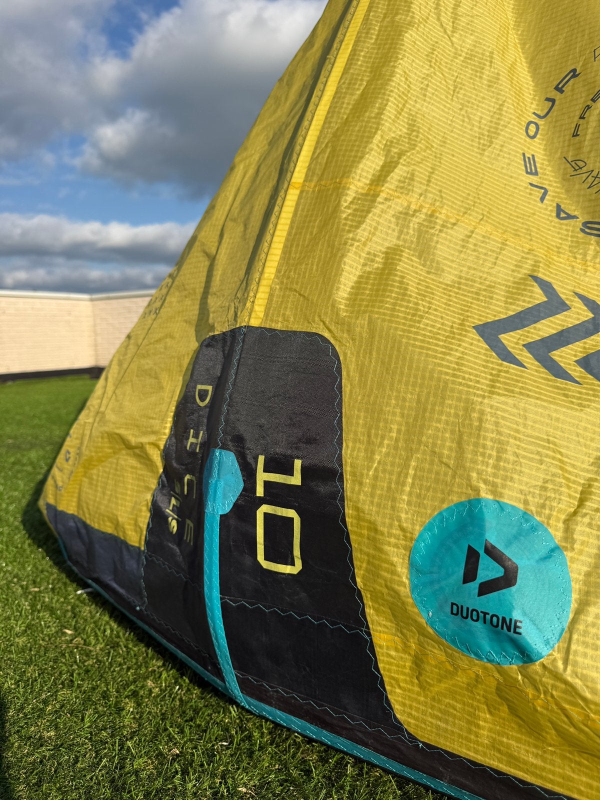 Duotone Dice SLS 10m² Kite - 2023 - Zo goed als nieuw, 10 m², Geen board, Ophalen of Verzenden, Zo goed als nieuw