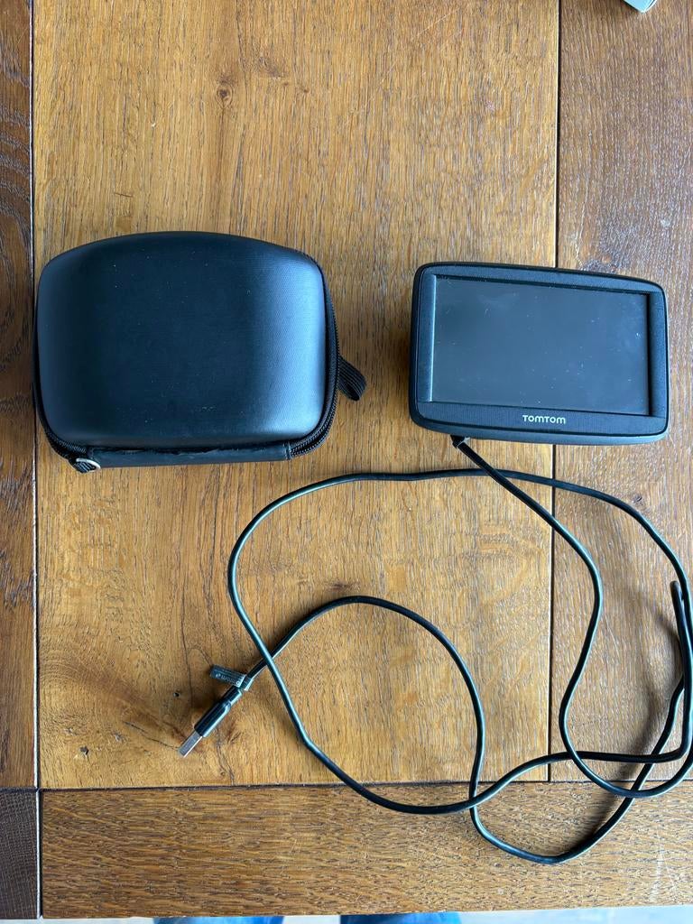 TomTom navigatiesysteem met hoesje en kabel, Auto diversen, Autonavigatie, Ophalen of Verzenden, Gebruikt
