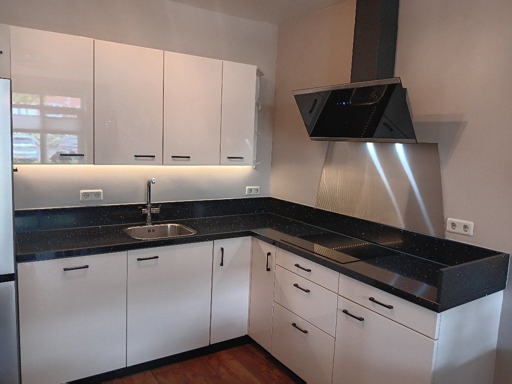hoekkeuken met apparatuur, Huis en Inrichting, Keuken | Complete keukens, Ophalen, Gebruikt, Wit, Hoekkeuken