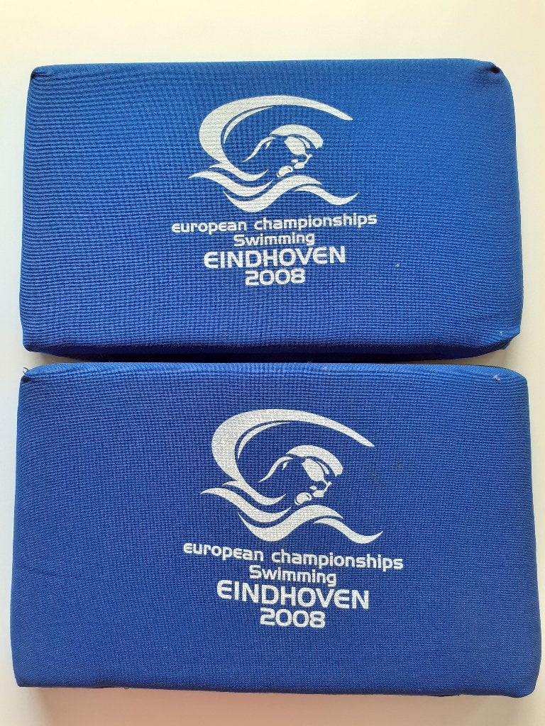 2 stoelkussentjes EK Zwemmen Eindhoven 2008, Ophalen of Verzenden, Gebruikt, Overige sporten, Overige typen