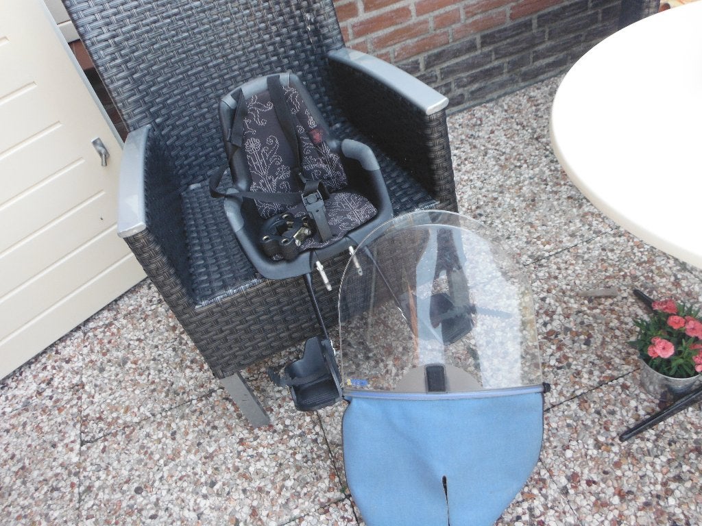 bobike fietsstoeltje + scherm +adapter, Fietsen en Brommers, Fietsaccessoires | Fietsstoeltjes, Ophalen, Voorzitje, Bobike, Gebruikt