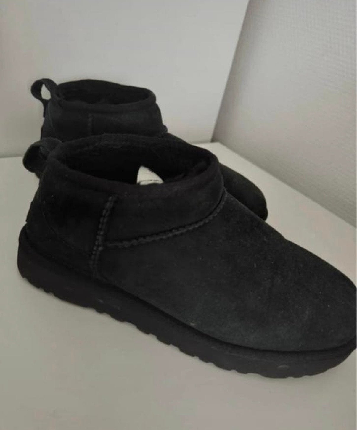 Zwarte UGG Classic Ultra Mini Laarzen, Kleding | Dames, Schoenen, Zwart, Lage of Enkellaarzen, Ophalen of Verzenden, Gedragen