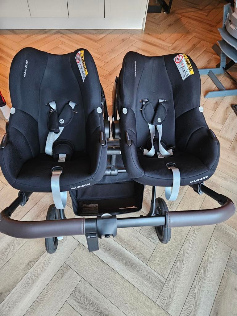 2x maxi cosi cabriofix autostoeltjes, nog 1 beschikbaar, Kinderen en Baby's, Tweelingen en Meerlingen, Ophalen, Gebruikt, Kinderwagen of Buggy