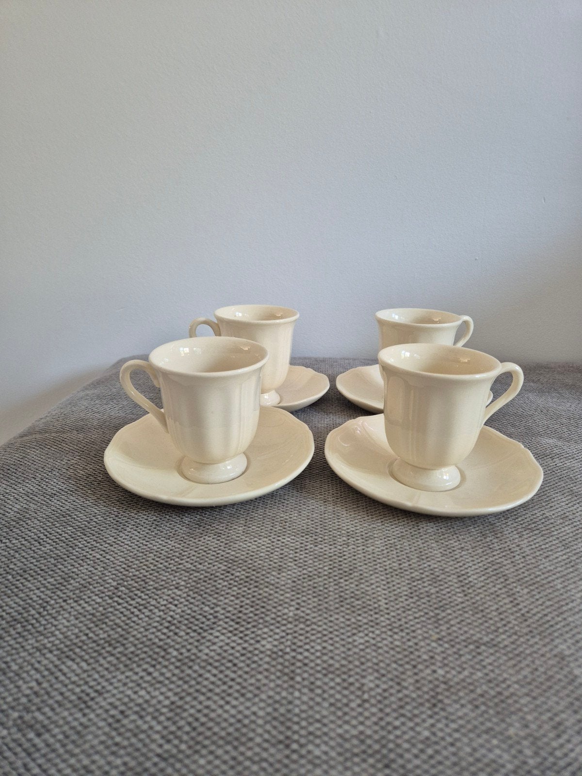 4 kopjes met schalen,  Wedgwood queen plain, Ophalen of Verzenden, Zo goed als nieuw