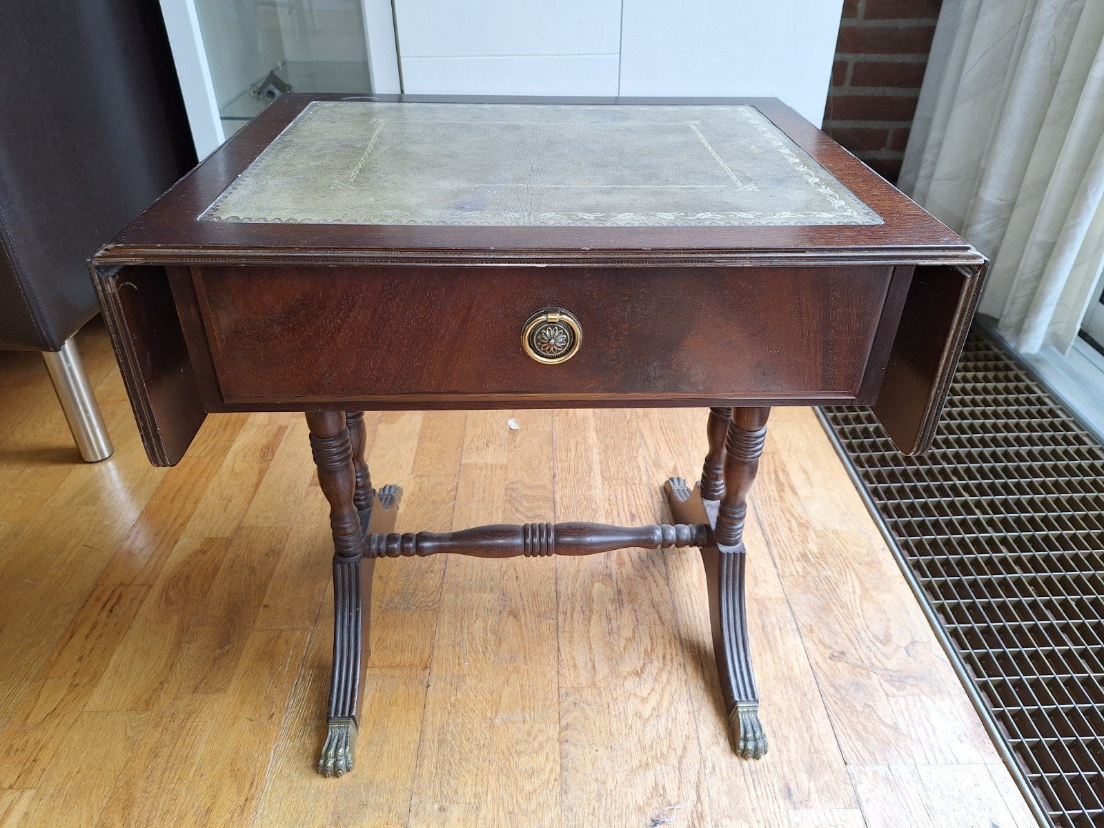 Antieke bijzettafel met lade en leren blad, Antiek en Kunst, Antiek | Meubels | Tafels, Ophalen
