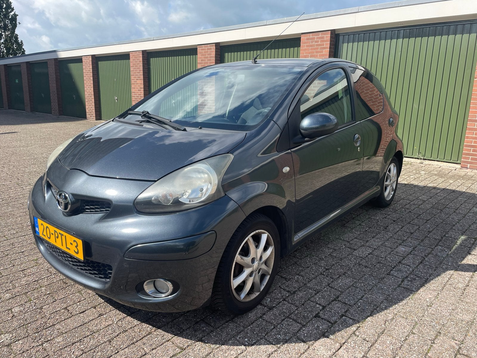 Toyota Aygo 1.0 12V Vvt-i 5DRS 2011 Grijs, Airco, Auto's, Toyota, Voorwielaandrijving, Stof, 4 stoelen, 68 pk