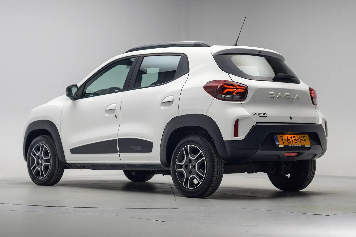 Dacia Spring Expression 27 Kwh Aut.[Leder Navi Apple / Andro, Auto's, 0 cilinders, Gebruikt, 38 min, 4 stoelen