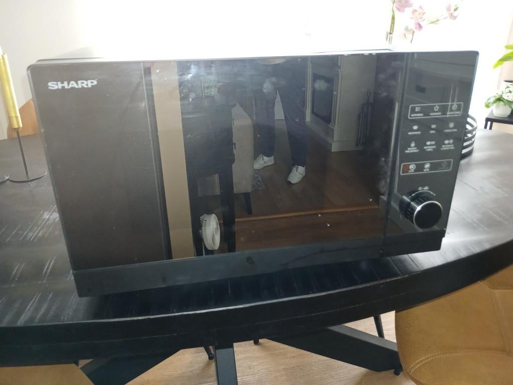 Sharp combimagnetron YC-GC52BE-B Zwart nieuwprijs 219 euro, Witgoed en Apparatuur, Magnetrons, Ophalen, Zo goed als nieuw, Vrijstaand