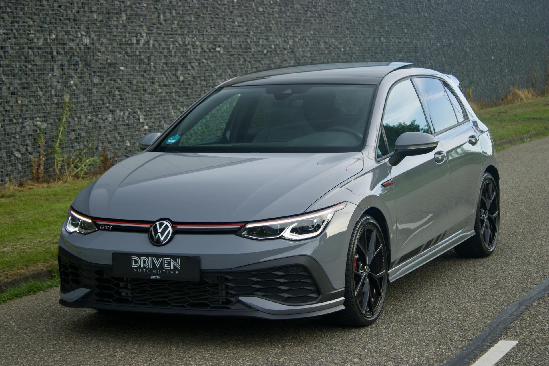 Volkswagen Golf 8 GTI Clubsport| LEER - Pano - H/K - Estoril, Gebruikt, 4 cilinders, 1984 cc, Bedrijf