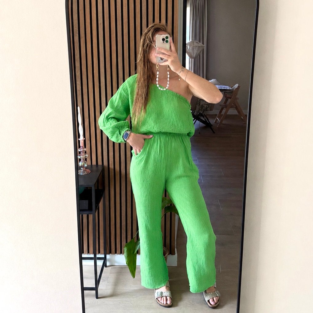 Groene mousseline one shoulder jumpsuit, Kleding | Dames, Jumpsuits, Ophalen of Verzenden, Zo goed als nieuw, Maat 38/40 (M), Groen