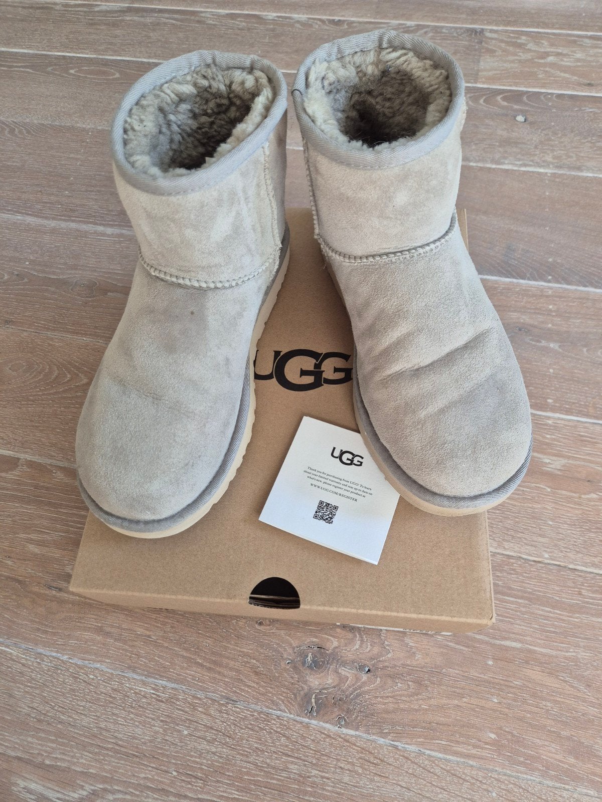 Ugg Classic Mini II Laarzen Lichtgrijs Maat 39, Kleding | Dames, Verzenden, Lage of Enkellaarzen, Zo goed als nieuw, Grijs