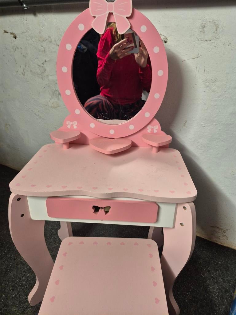 Roze kaptafel met spiegel en krukje voor kinderen, Kinderen en Baby's, Kinderkamer | Tafels en Stoelen, Ophalen