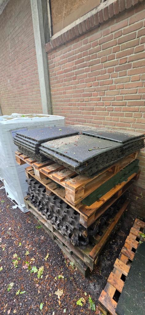 Gebruikte rubbertegels/stalmatten 50x50x2,5, Tuin en Terras, Tegels en Klinkers, Gebruikt, Ophalen of Verzenden, 10 m² of meer