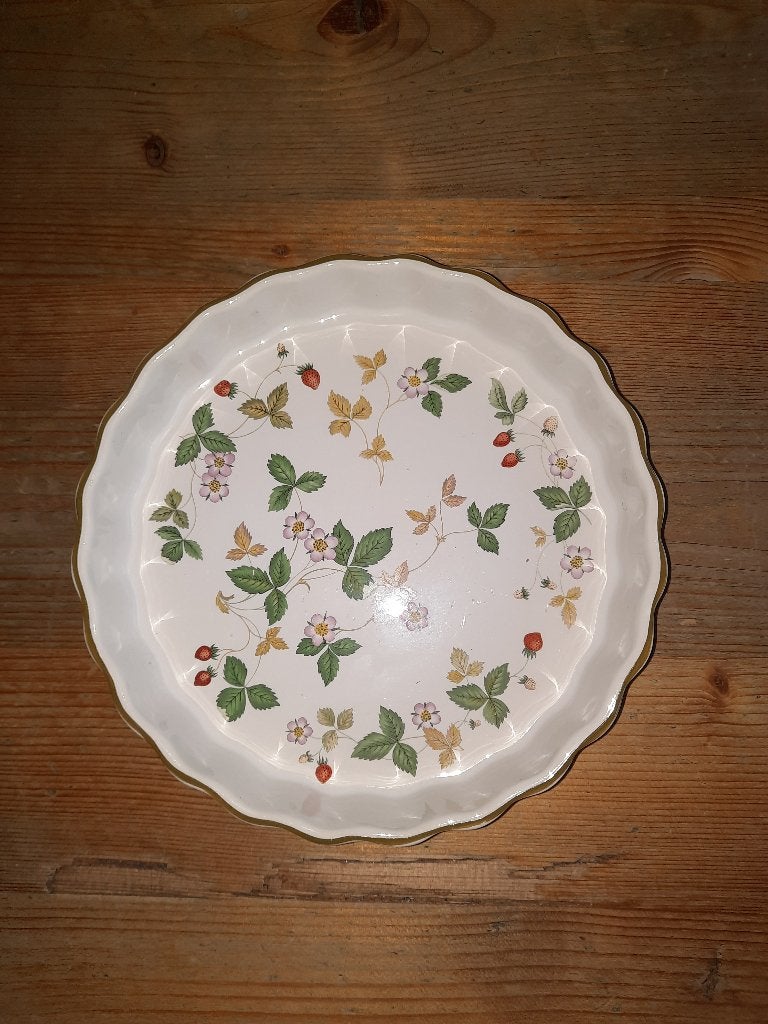 Wedgwood Wild Strawberry schaal, Ophalen of Verzenden, Zo goed als nieuw, Porselein, Bord of Schaal