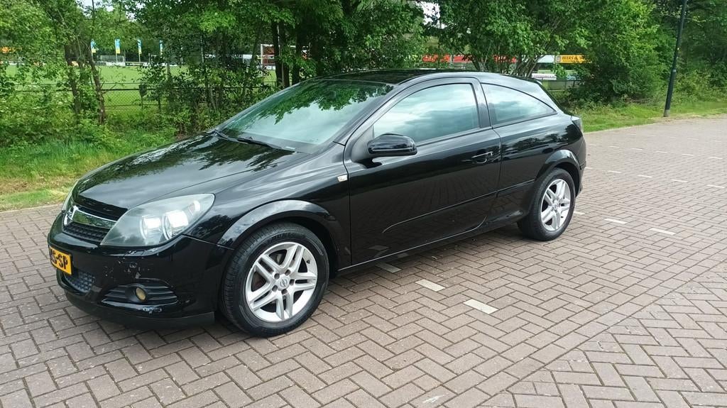 Opel Astra GTC 1.6 Airco / Nieuwe apk, Auto's, Voorwielaandrijving, Gebruikt, 4 cilinders, 635 kg