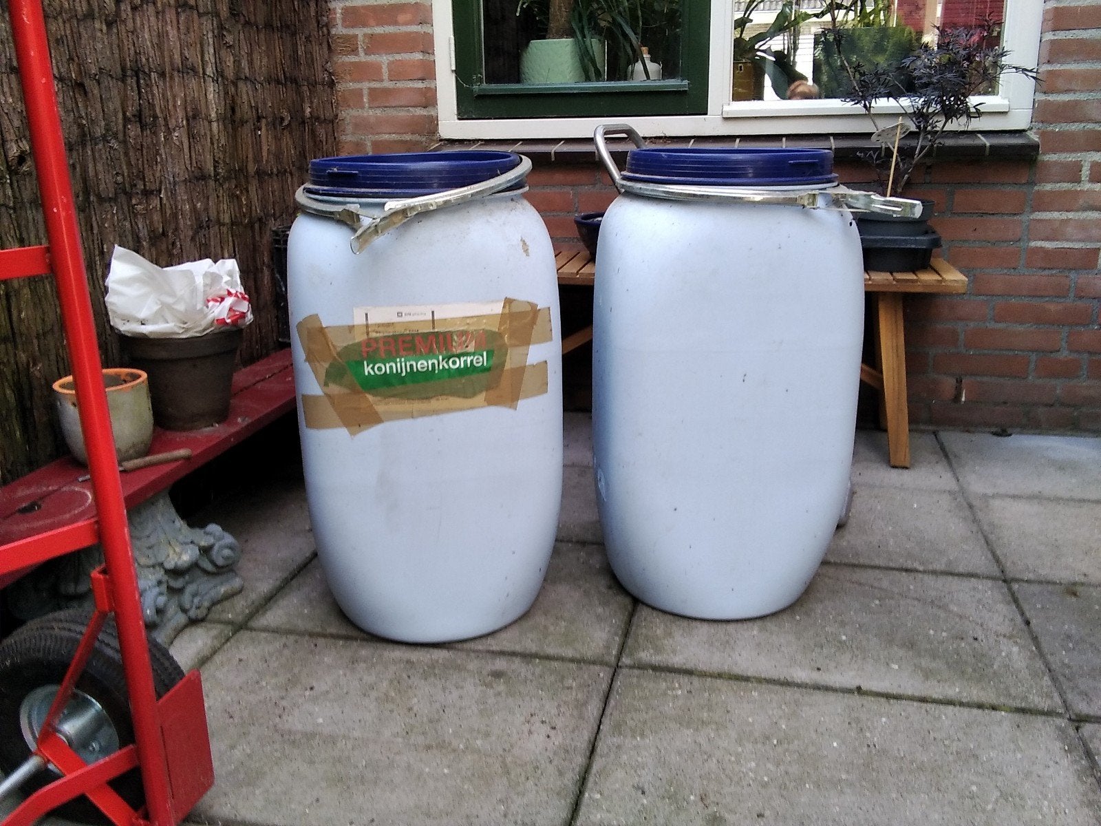 Voer containers, Ophalen