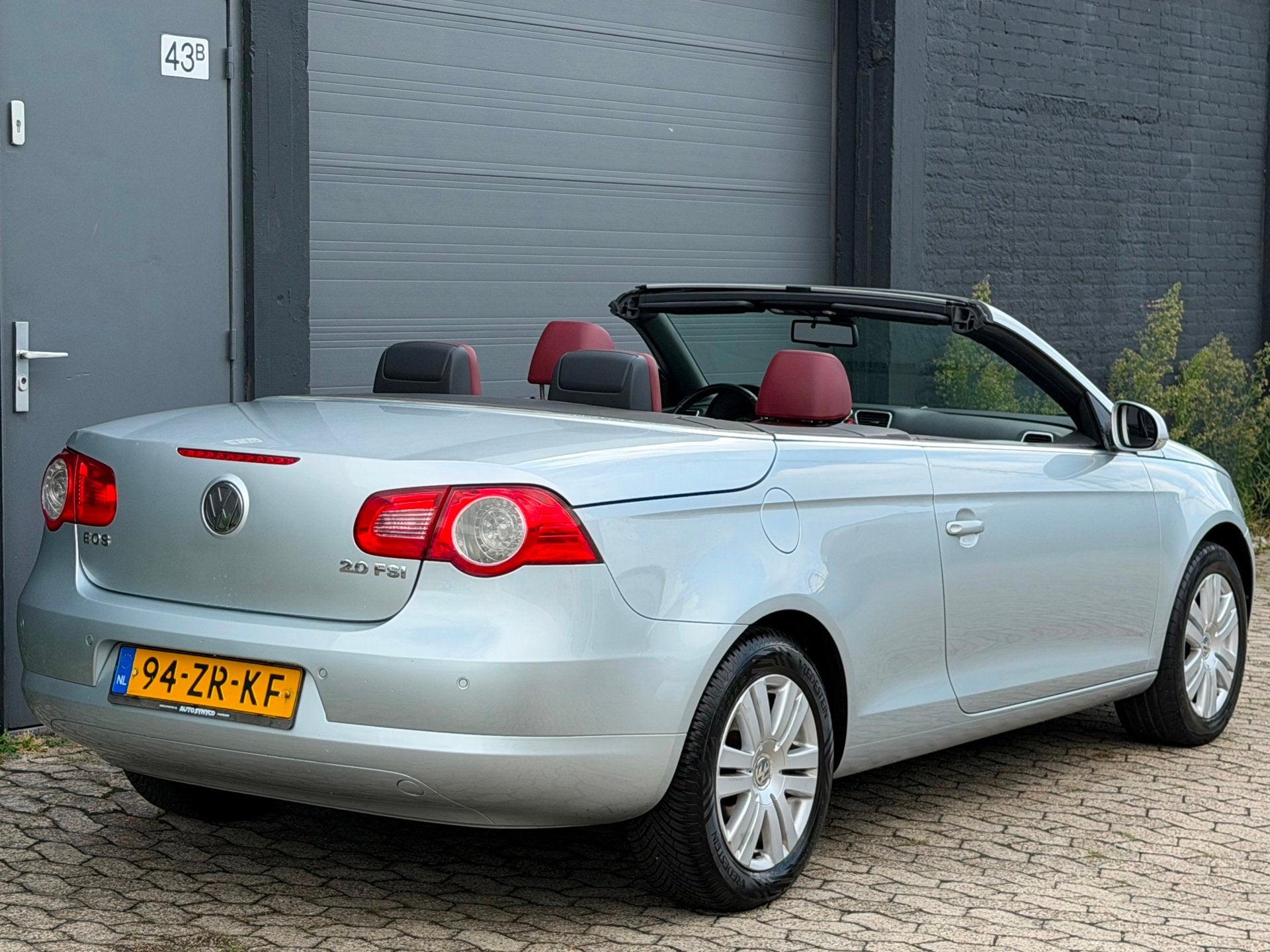 Volkswagen Eos 2.0-16v FSI LEER CLIMA CRUISE PANO APK, Voorwielaandrijving, Gebruikt, 4 cilinders, 4 stoelen