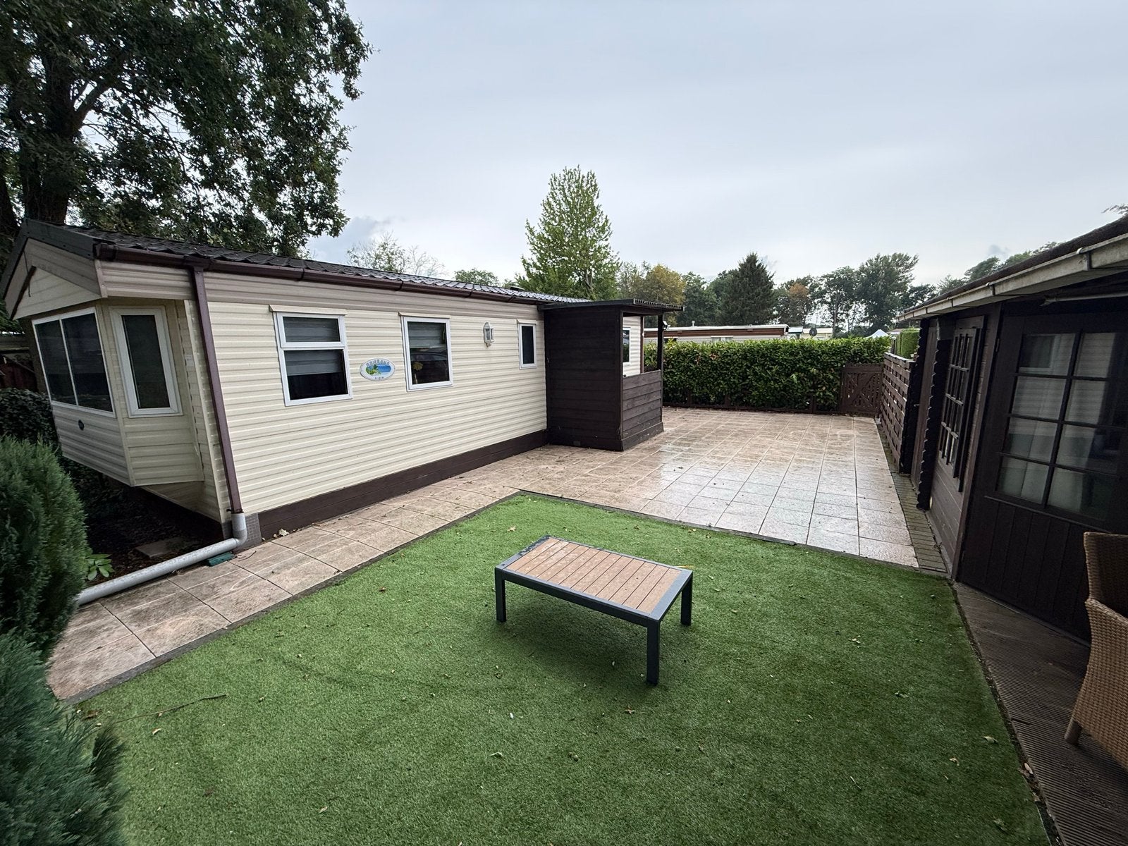 Modern chalet met privé oprit / stacaravan / woonwagen, Vast bed, Rondzit, Airco, Particulier