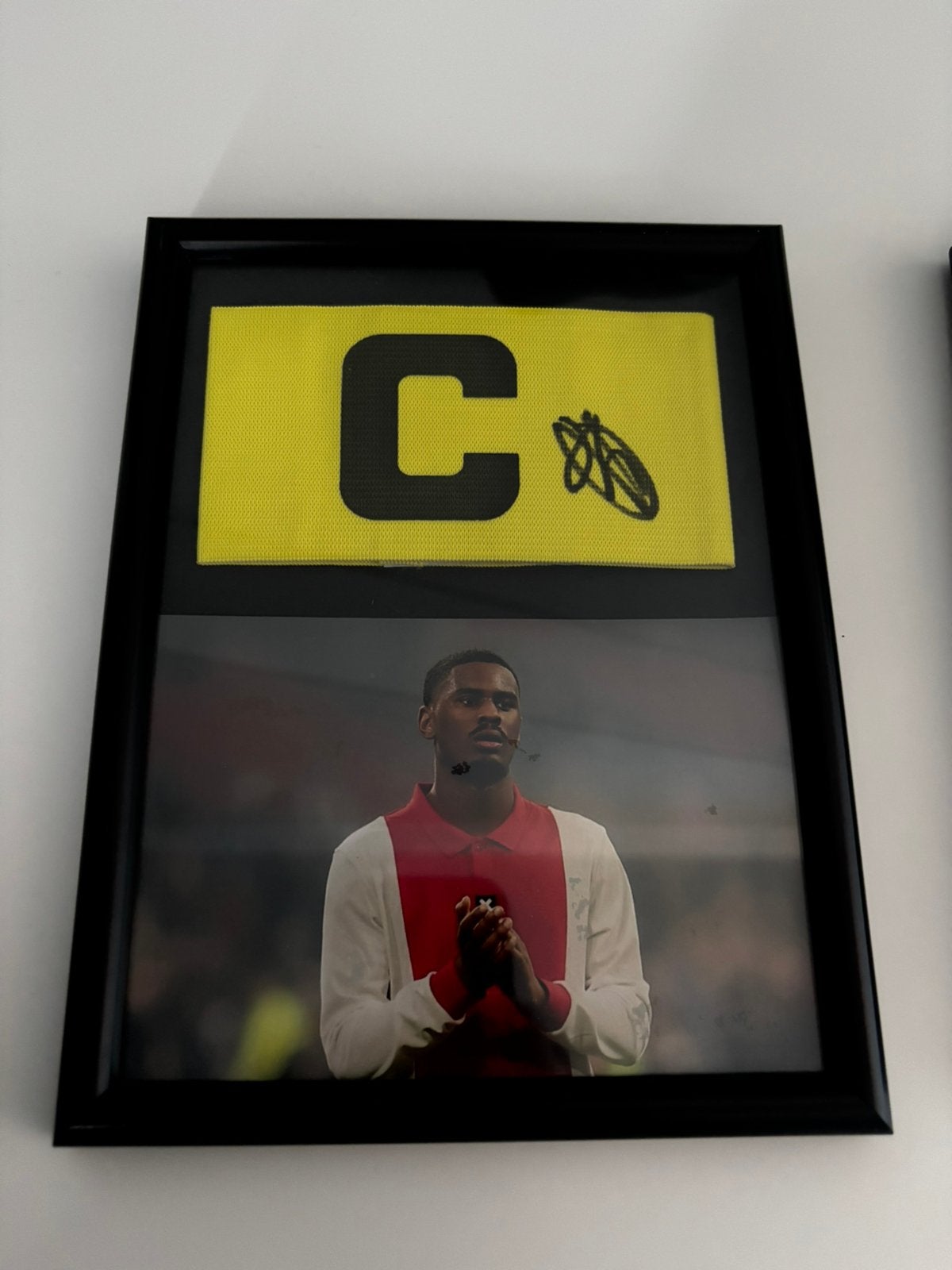 Jorrel Hato gesigneerde aanvoerdersband met videobewijs, Verzamelen, Sportartikelen en Voetbal, Ophalen of Verzenden, Nieuw, Ajax