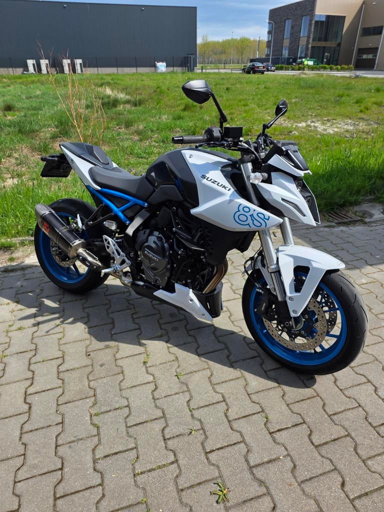 Suzuki GSX-8S Street Xtreme Plus - Akrapovic, Gilles hendels, Bedrijf, Naked bike
