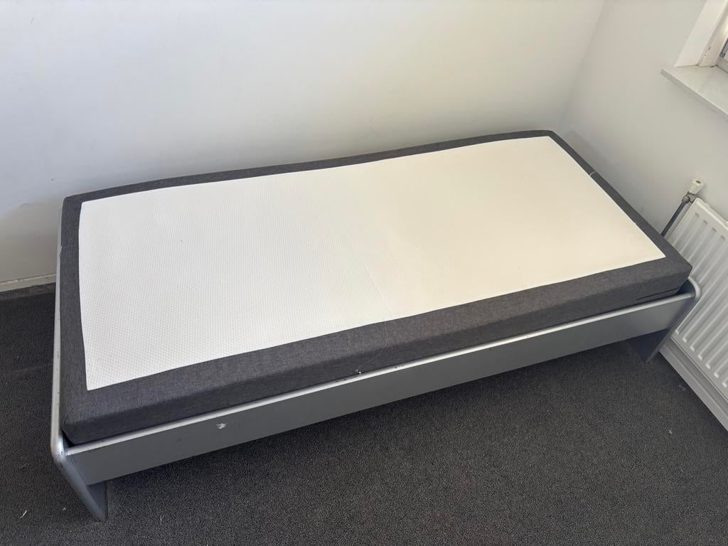 Eenpersoonsbed met lattenbodem en matras, Ophalen, Gebruikt, 90 cm, Eenpersoons
