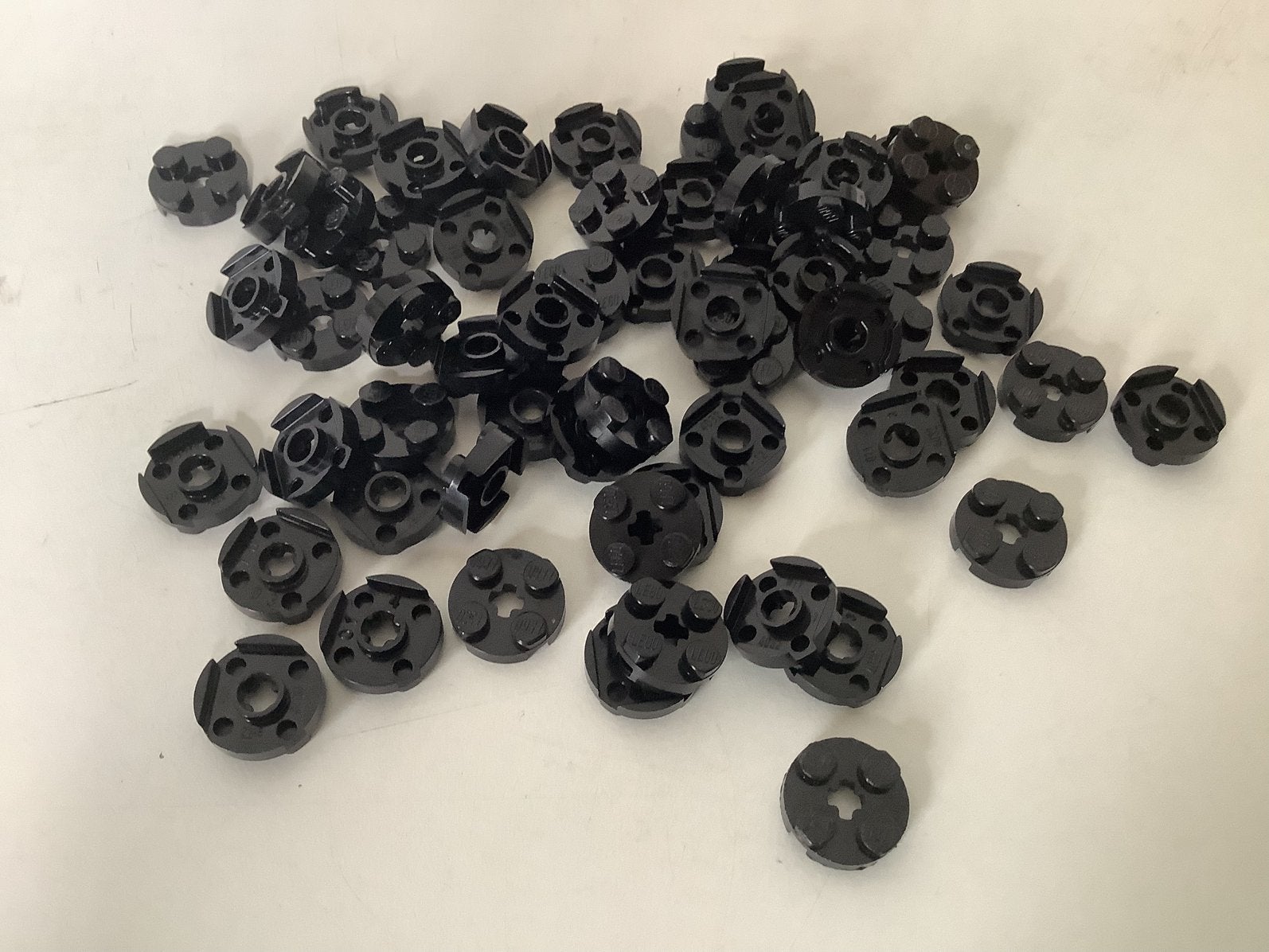 Lego plaat 2x2 rond met asgat zwart, Ophalen of Verzenden, Gebruikt, Losse stenen, Lego
