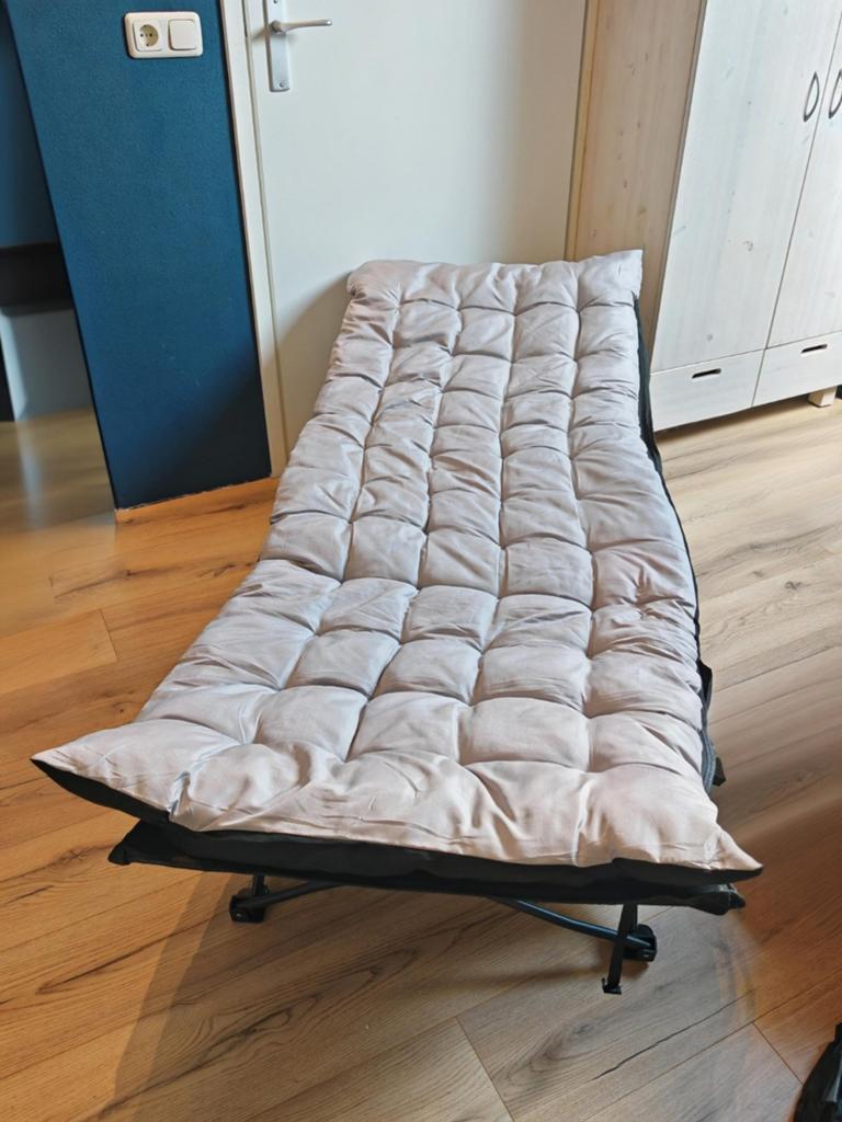 Opvouwbaar campingbed met matras en draagtas, Ophalen of Verzenden, Zo goed als nieuw, 1-persoons