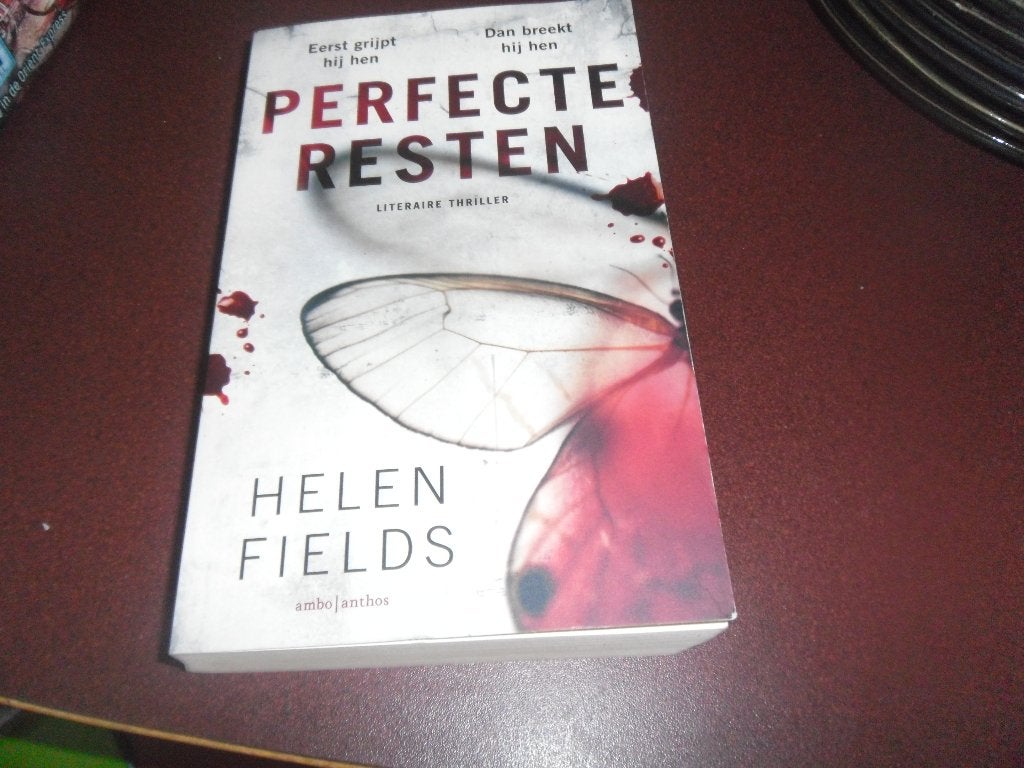 perfecte resten, helen field, Ophalen of Verzenden, Zo goed als nieuw