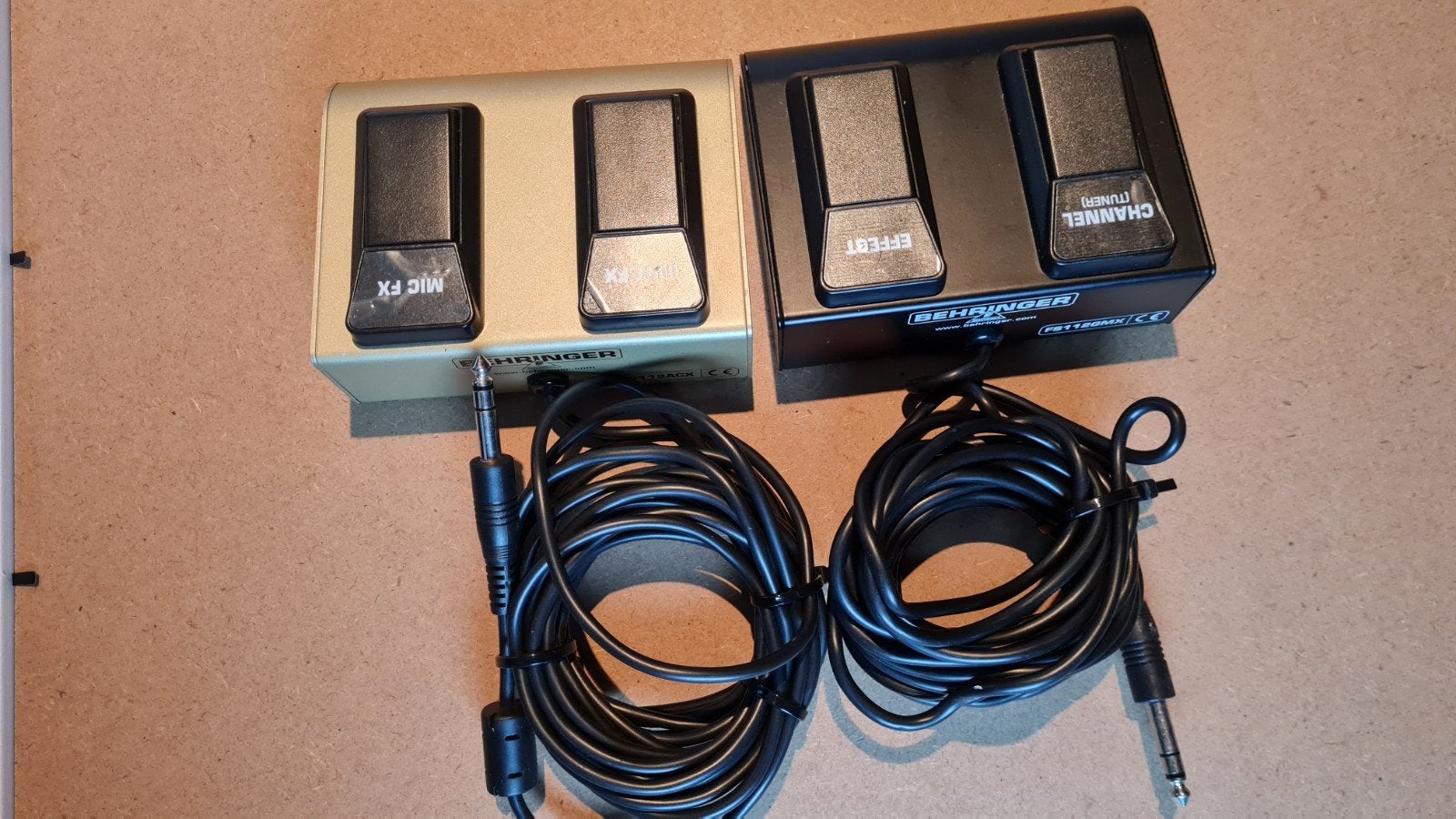 2x Behringer footswiches, Ophalen, Nieuw